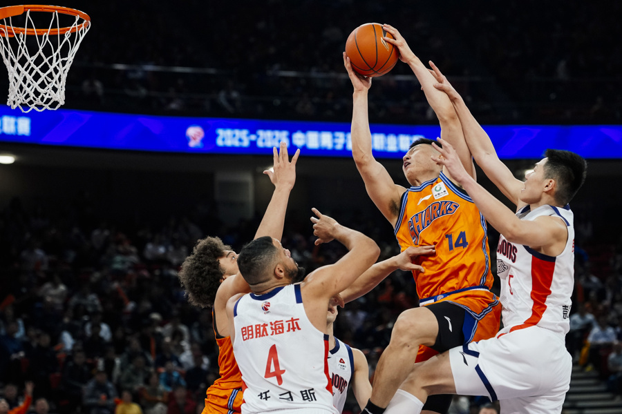 上海久事CBA击败天津先行者王哲林内线统治的简单介绍