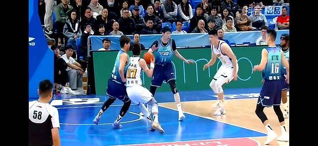 包含浙江广厦CBA击败上海久事胡金秋篮下得分的词条